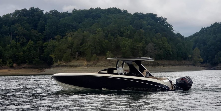 Mystic Powerboats Mystic M3800