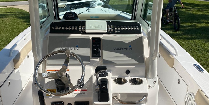 Everglades 253 Center Console