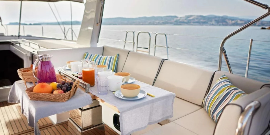 Beneteau Oceanis Yacht 62