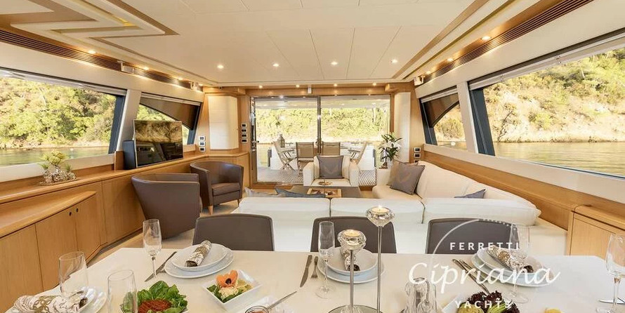 Ferretti 830