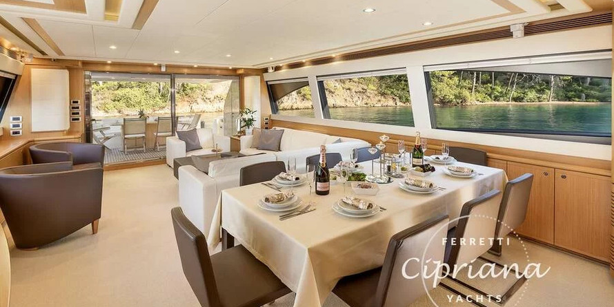 Ferretti 830