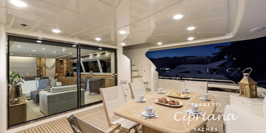 Ferretti 830