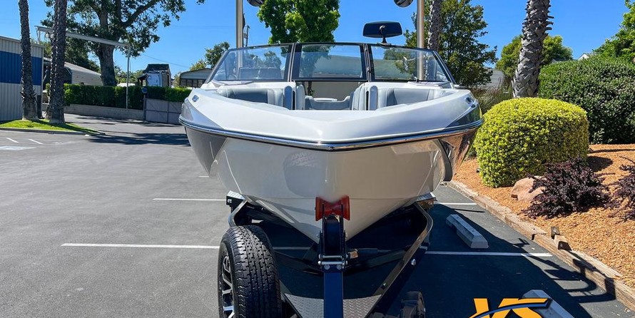 Malibu Wakesetter 23 LSV