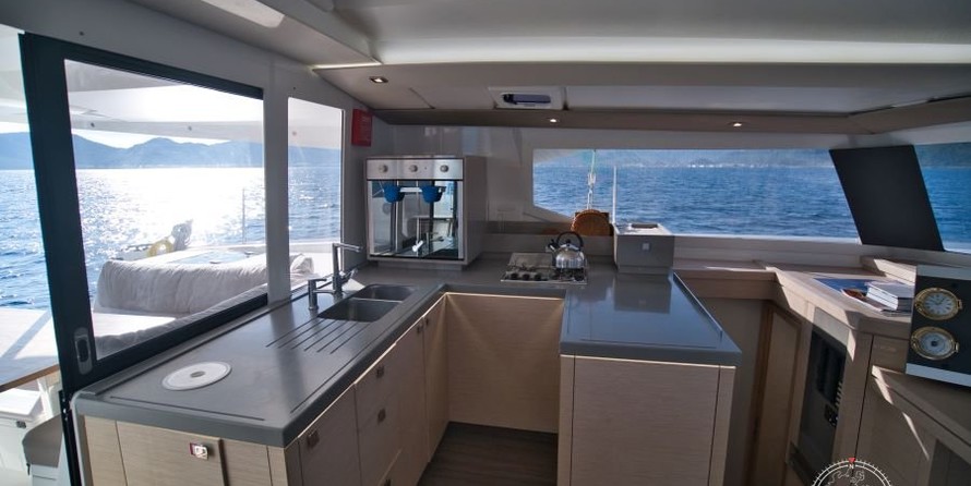 Fountaine Pajot Astréa 42