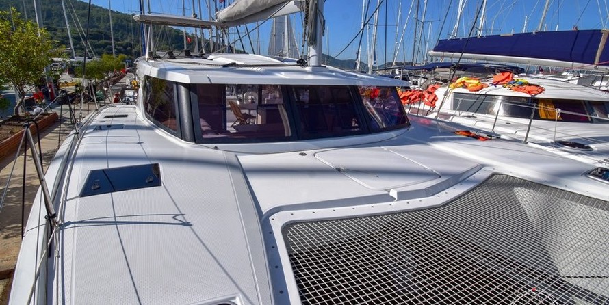 Fountaine Pajot Lucia 40