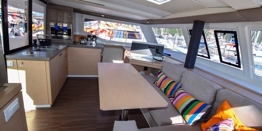 Fountaine Pajot Lucia 40