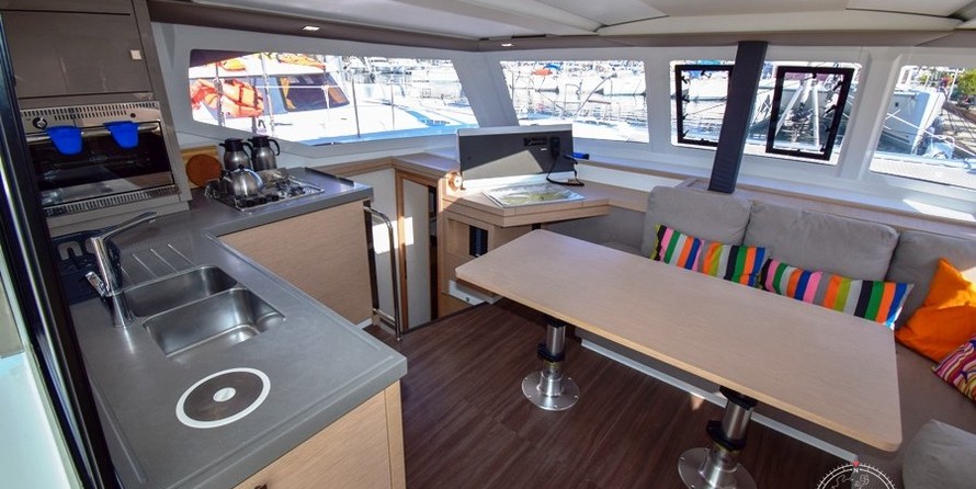 Fountaine Pajot Lucia 40