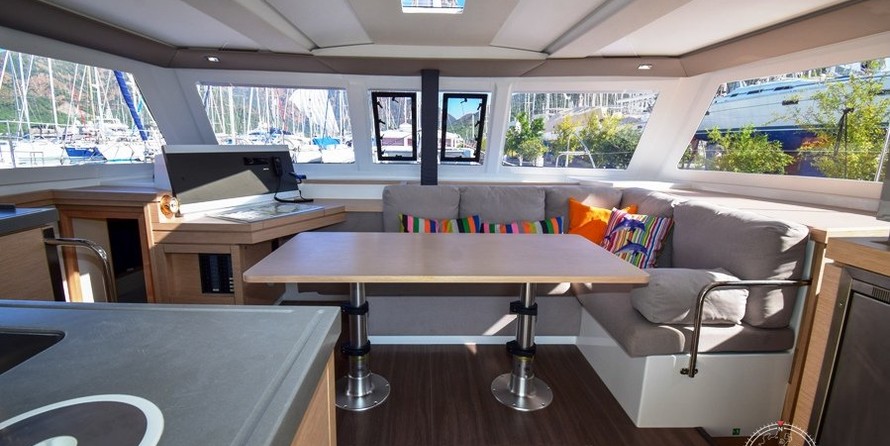 Fountaine Pajot Lucia 40