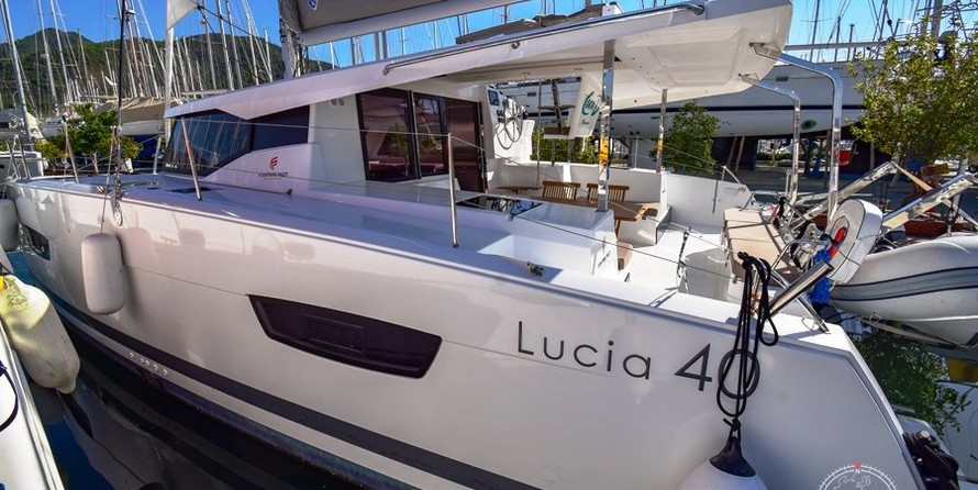 Fountaine Pajot Lucia 40