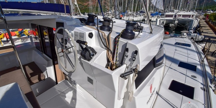 Fountaine Pajot Lucia 40