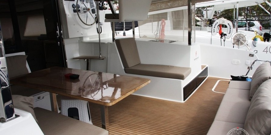 Fountaine Pajot Lucia 40