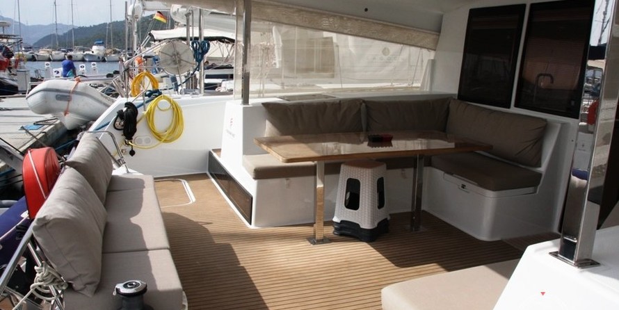 Fountaine Pajot Lucia 40