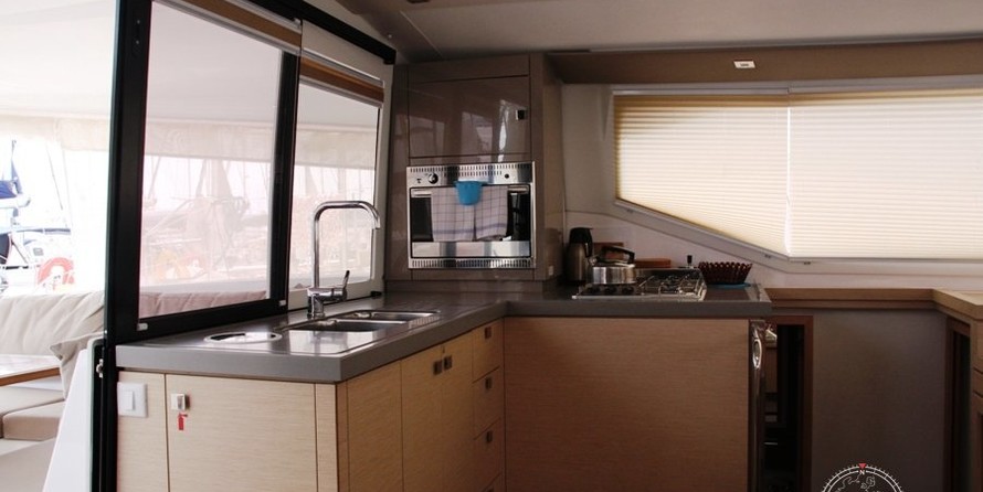 Fountaine Pajot Lucia 40