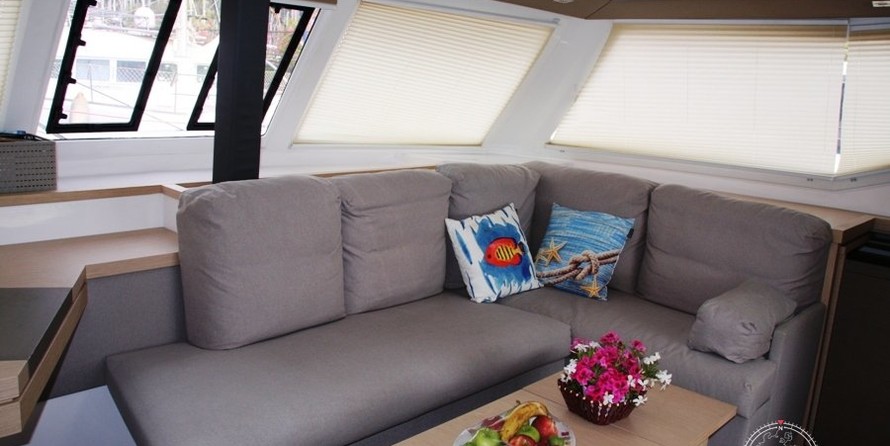 Fountaine Pajot Lucia 40