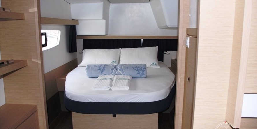 Fountaine Pajot Lucia 40