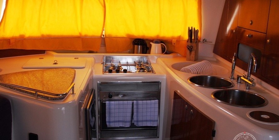 Fountaine pajot belize 43