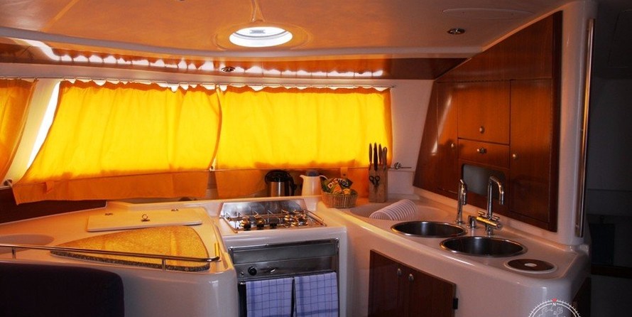 Fountaine pajot belize 43