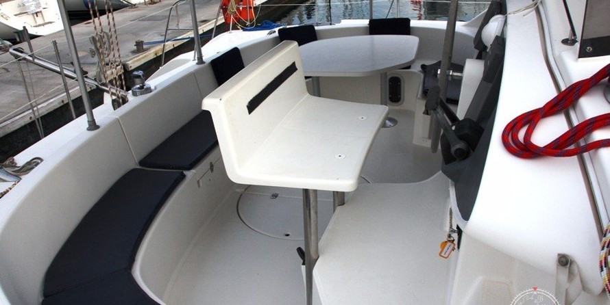 Fountaine pajot belize 43