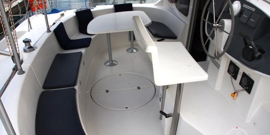 Fountaine pajot belize 43