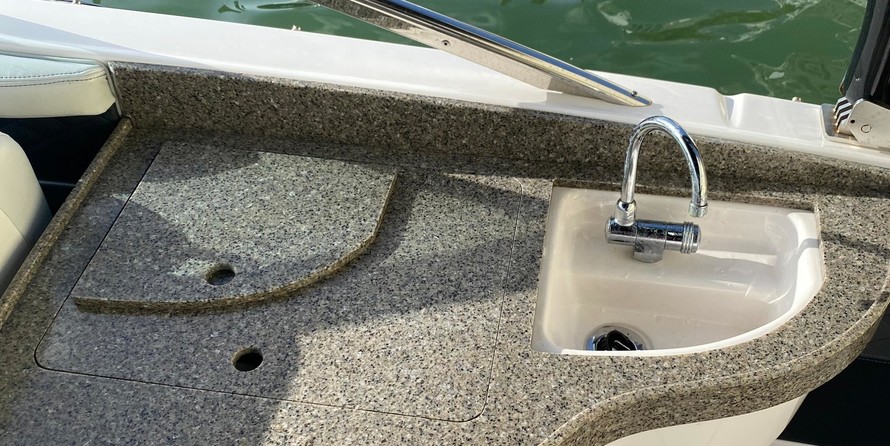 Regal 27 FasDeck
