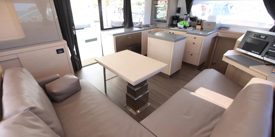 Fountaine Pajot Saona 47