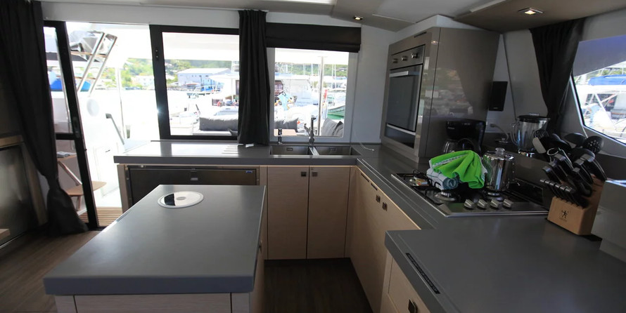 Fountaine Pajot Saona 47