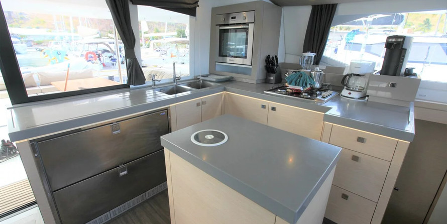 Fountaine Pajot Saona 47