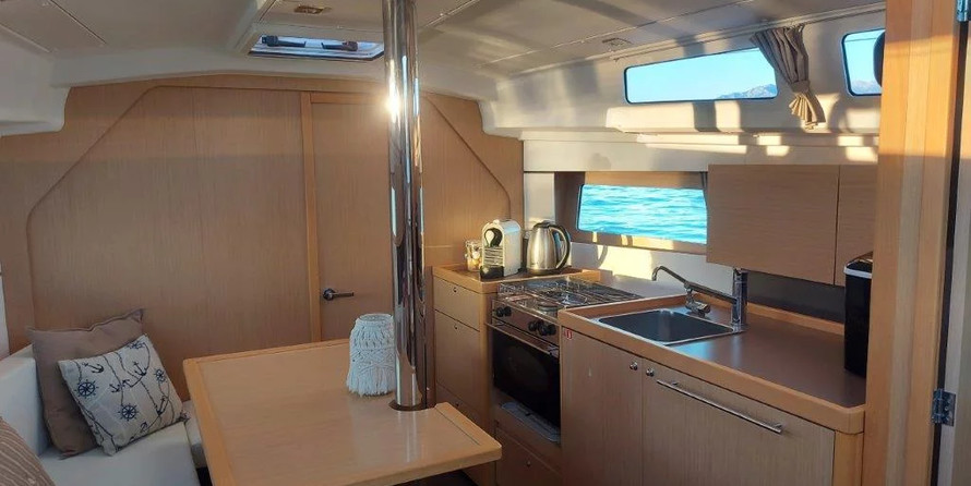 Oceanis 35