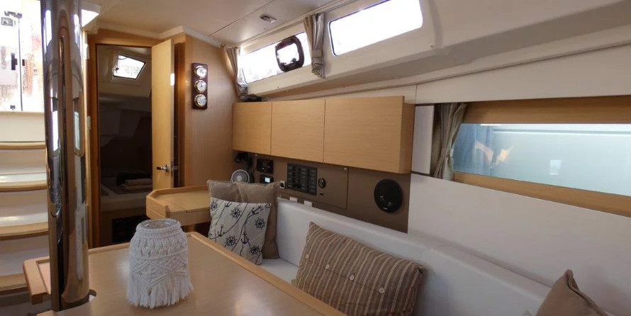 Oceanis 35