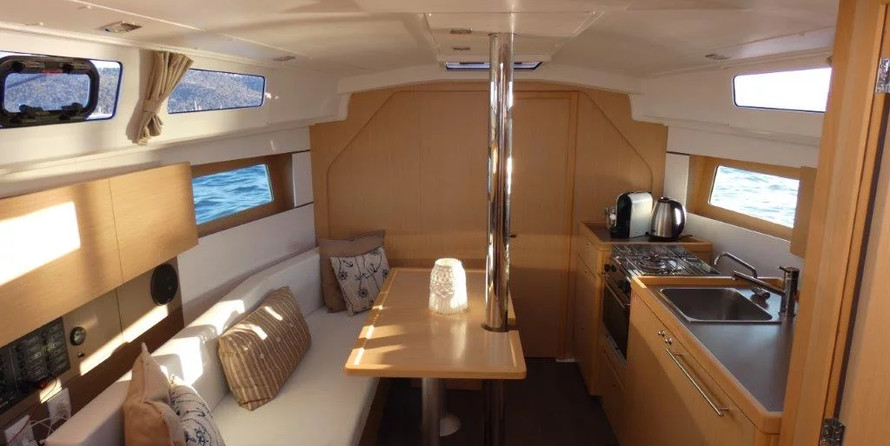 Oceanis 35
