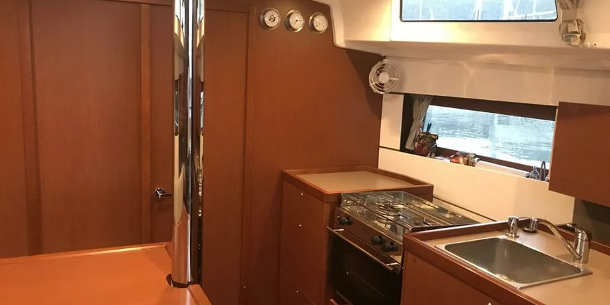 Beneteau Oceanis 38.1