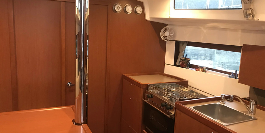 Beneteau Oceanis 38.1