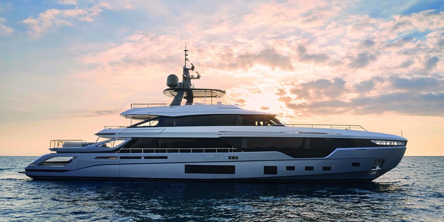 AZIMUT GRANDE 38 METRI TRI-DECK