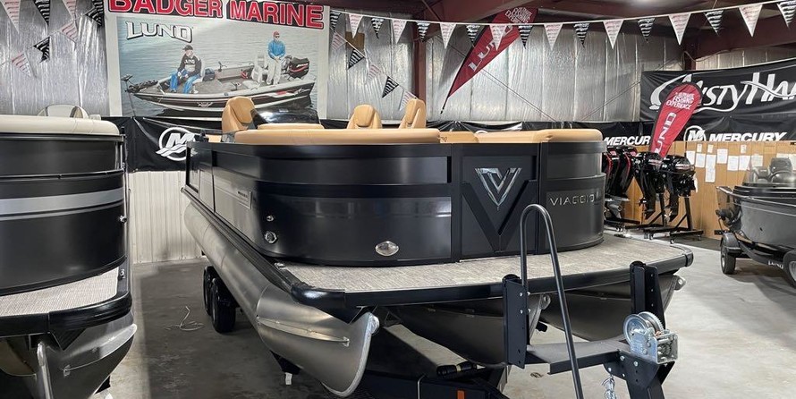 60 x 16 tri-toon passenger vessel