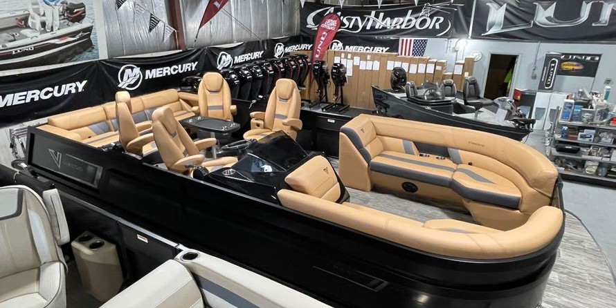 60 x 16 tri-toon passenger vessel