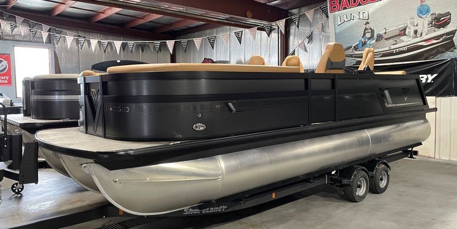 60 x 16 tri-toon passenger vessel