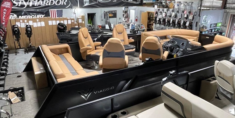 60 x 16 tri-toon passenger vessel