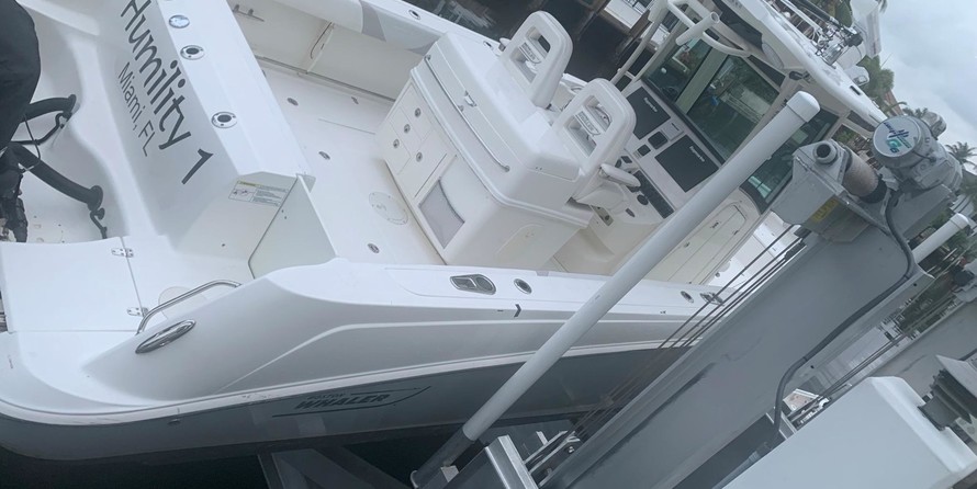 Boston Whaler 320 Outrage