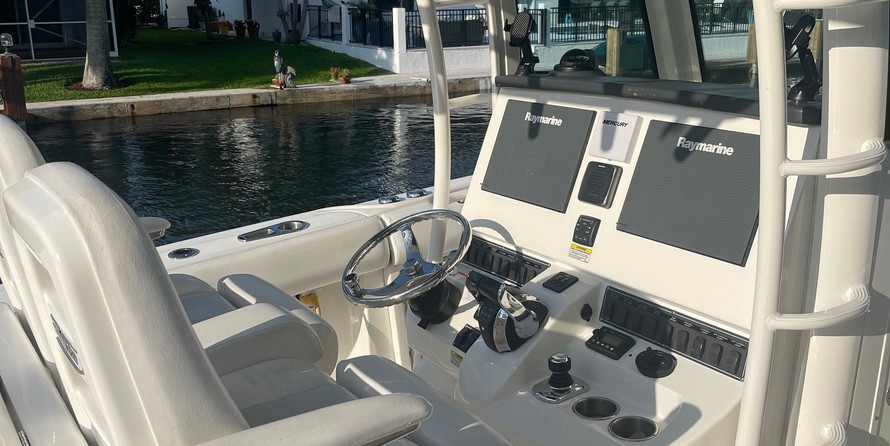 Boston Whaler 320 Outrage