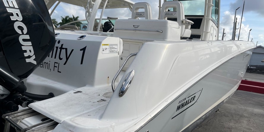 Boston Whaler 320 Outrage