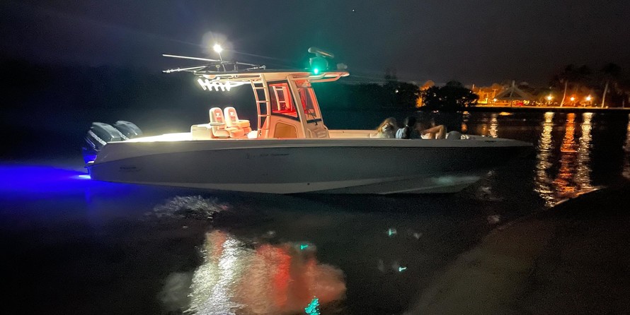 Boston Whaler 320 Outrage