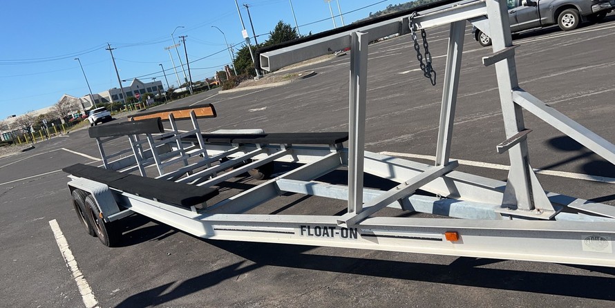 Glacier bay isle runner blue hull 2670