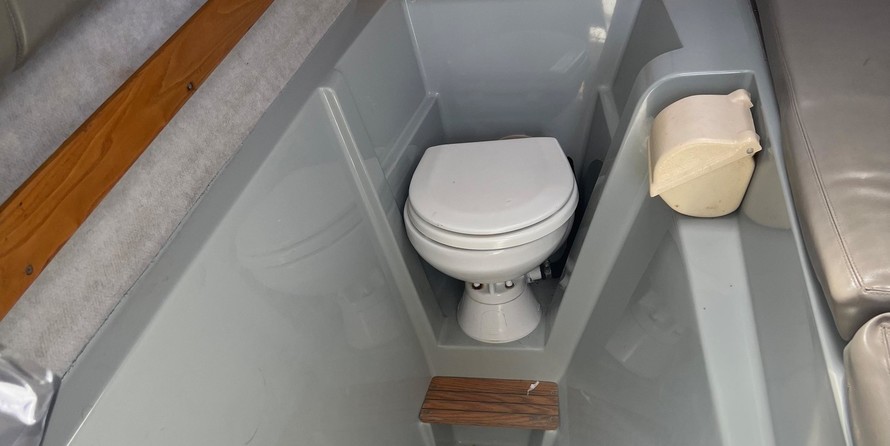 Glacier bay isle runner blue hull 2670