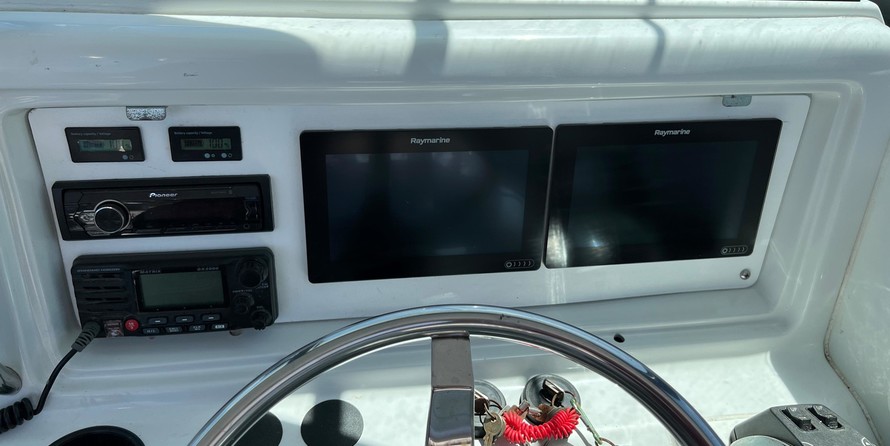 Glacier bay isle runner blue hull 2670