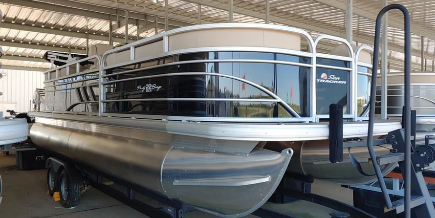 Sun Tracker Party Barge 22 DLX