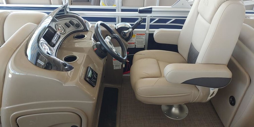 Sun Tracker Party Barge 22 DLX