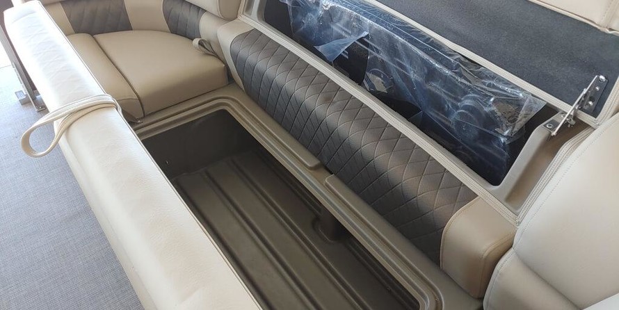 Sun Tracker Party Barge 22 DLX