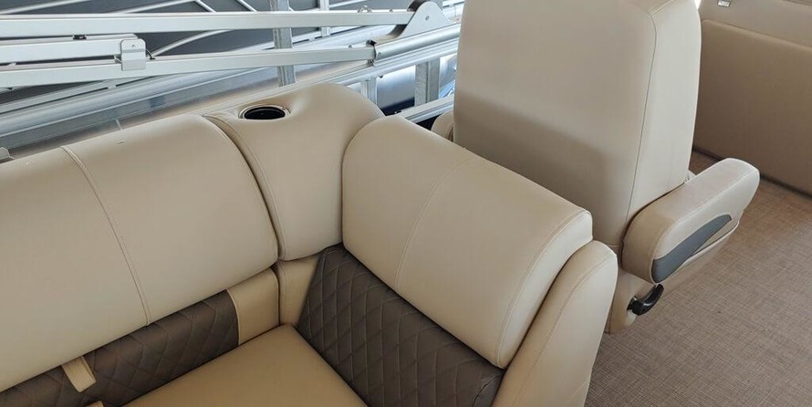 Sun Tracker Party Barge 22 DLX