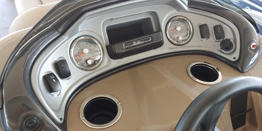 Sun Tracker Party Barge 22 DLX