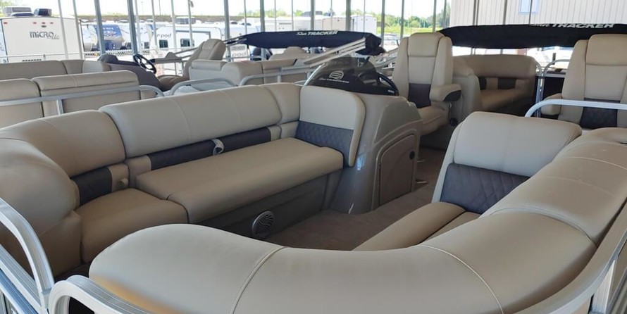 Sun Tracker Party Barge 22 DLX